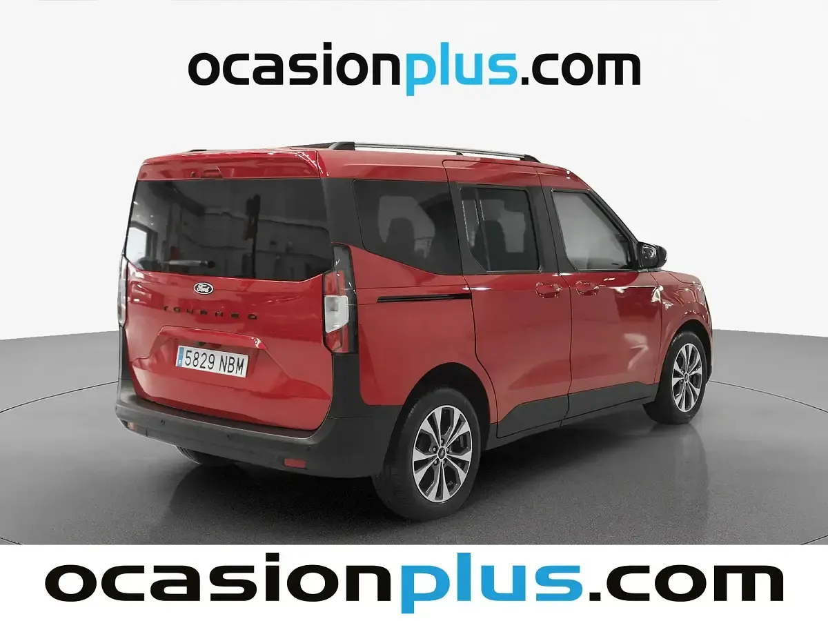Usado Ford Tourneo Courier Titanium 125 CV (91 kW) 2025 Rojo Monovolumen