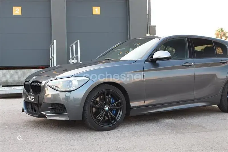 Usado BMW M135 M Sport 320 CV (235 kW) 2014 Gris / plata Utilitario