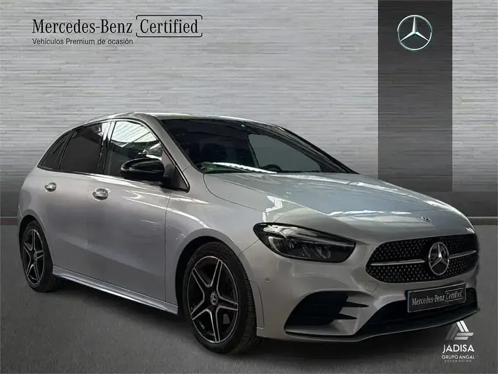 Usado Mercedes B200 150 CV (110 kW) 2025 Negro Utilitario