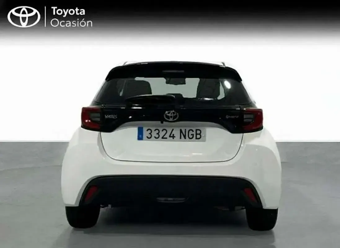 Usado Toyota Yaris Active 116 CV (85 kW) 2025 Blanco Utilitario