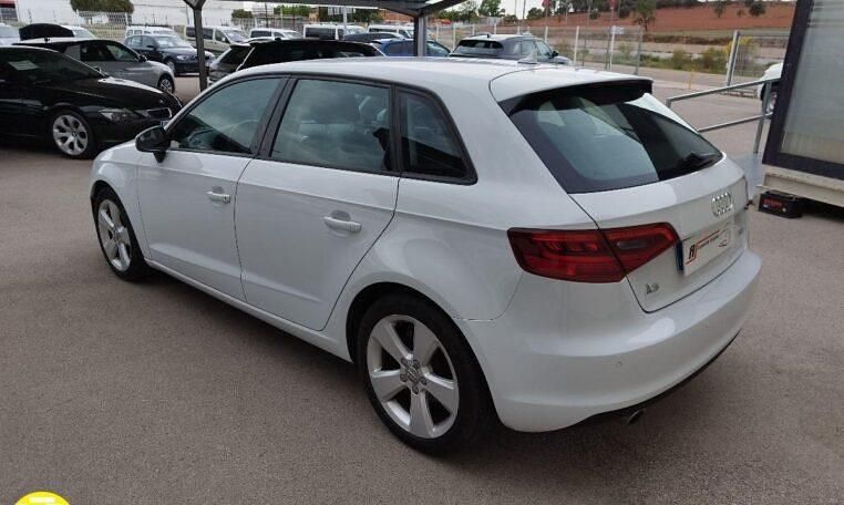 Usado Audi A3 Ambiente 110 CV (80 kW) 2013 Blanco