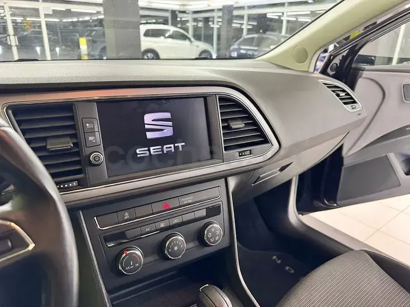 Usado Seat Leon Style 115 CV (84 kW) 2018 Negro Berlina