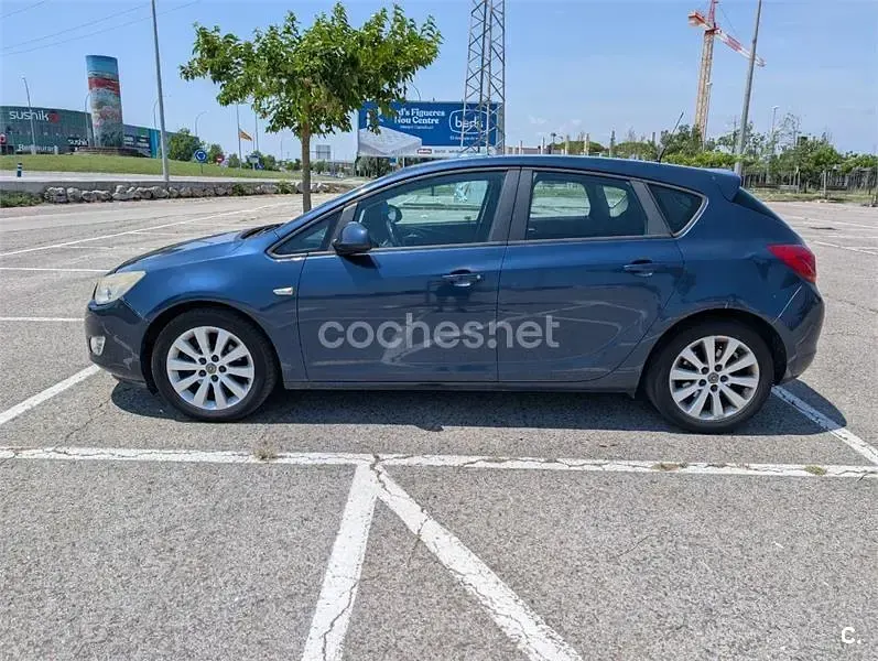 Usado Opel Astra Enjoy 110 CV (80 kW) 2010 Azul Berlina