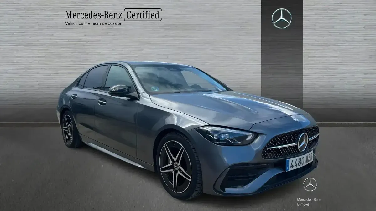Usado Mercedes C200 AMG line 163 CV (119 kW) 2024 Gris selenita Berlina