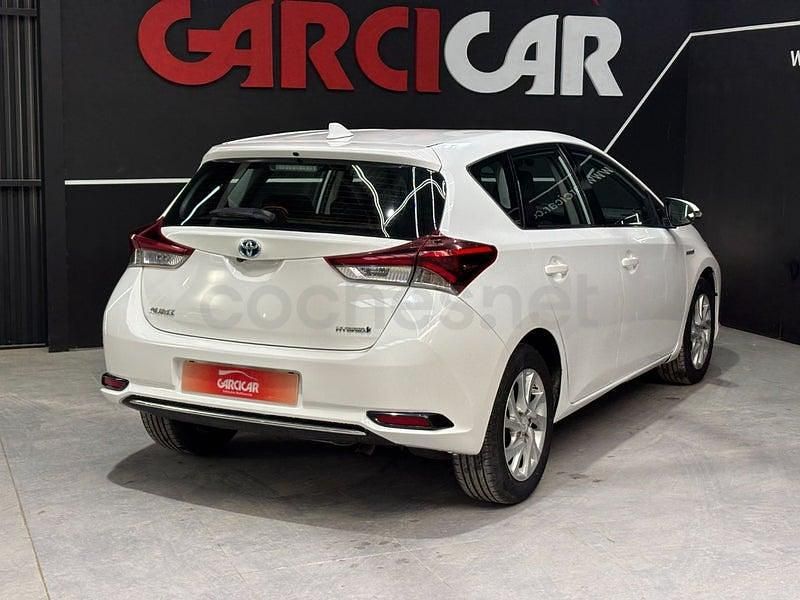 Usado Toyota Auris Hybrid Active 136 CV (100 kW) 2019 Blanco Berlina