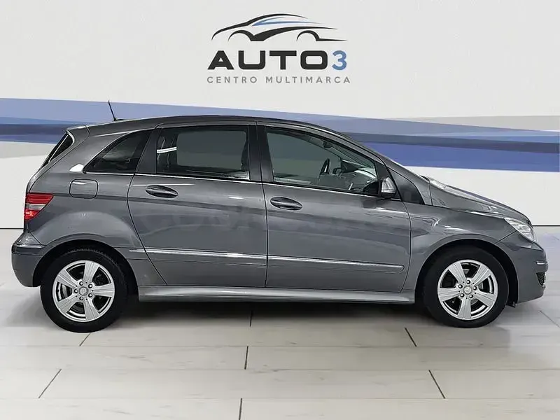 Usado Mercedes B180 109 CV (80 kW) 2011 Beige Monovolumen