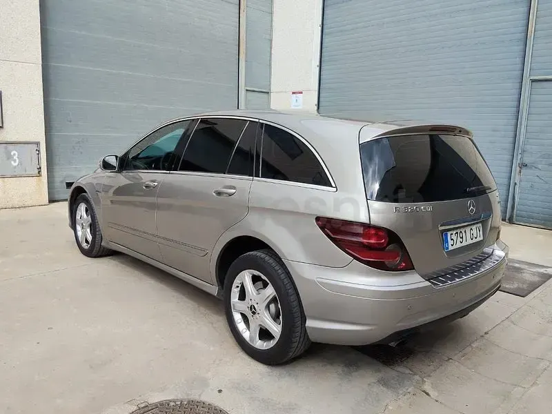 Usado Mercedes R320 224 CV (164 kW) 2009 Beige Monovolumen