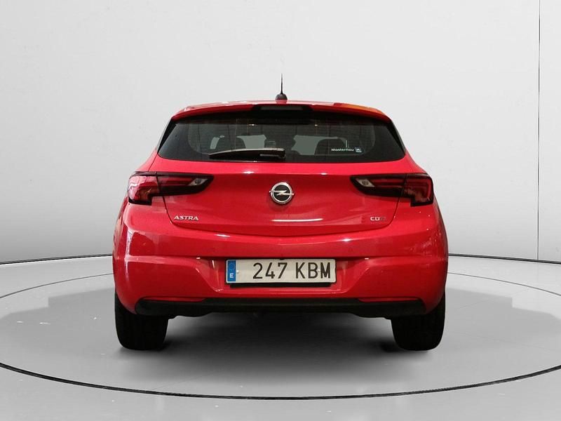 Usado Opel Astra Dynamic 111 CV (81 kW) 2017 Rojo Utilitario