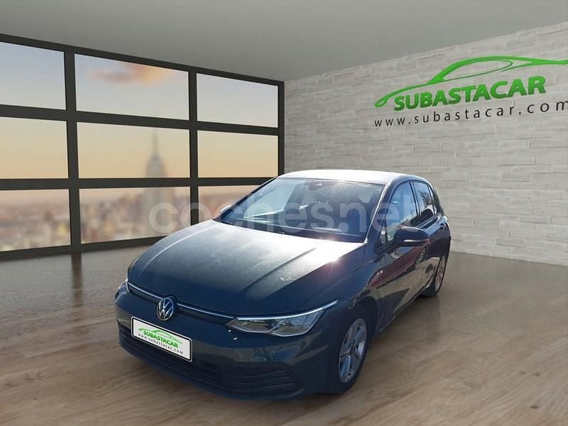 Gris / plata Usado 2023 VW Golf VIII Life Berlina | 20.900 € (Precio justo) - Imagen 1/4