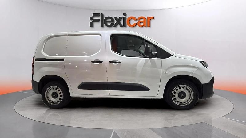 Usado Fiat Doblò 102 CV (75 kW) 2024 Blanco Monovolumen