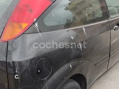 Usado Ford Focus Trend 115 CV (84 kW) 2002 Gris / plata Berlina