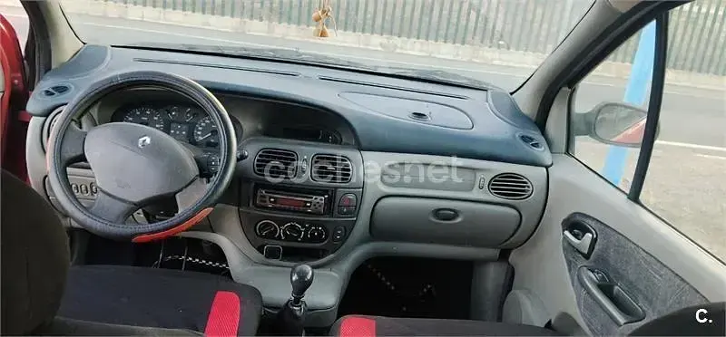 Usado Renault Scénic 110 CV (80 kW) 2000 Rojo Monovolumen