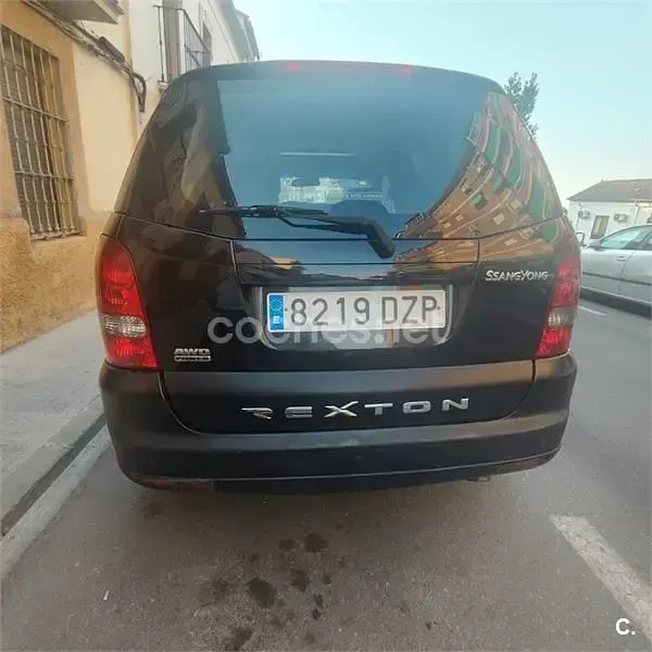 Usado SsangYong Rexton 165 CV (121 kW) 2006 Negro SUV