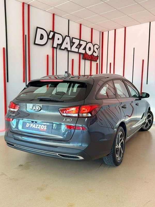 Usado Hyundai i30 116 CV (85 kW) 2022 Gris Familiar