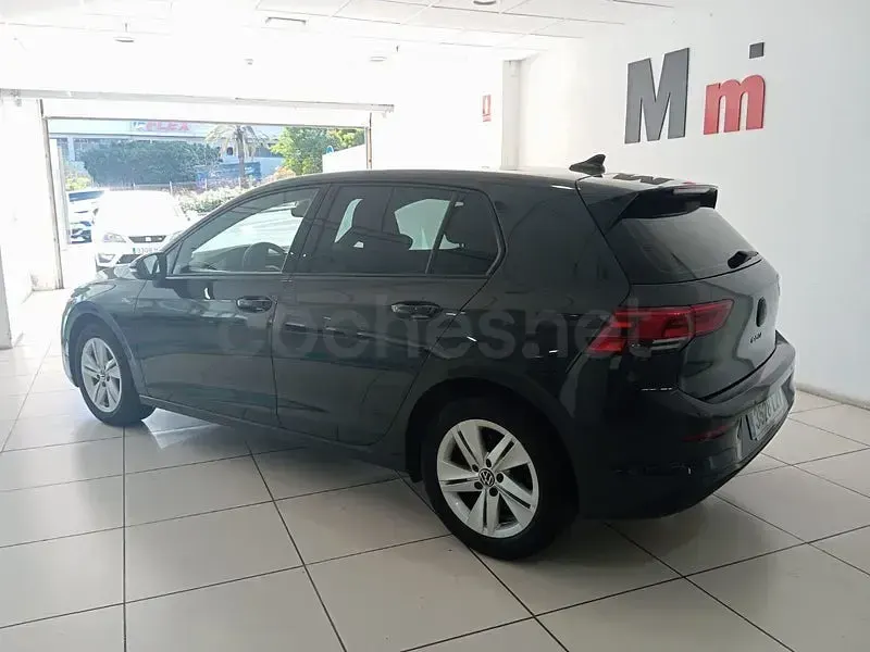 Usado VW Golf VIII Life 110 CV (80 kW) 2022 Negro Berlina