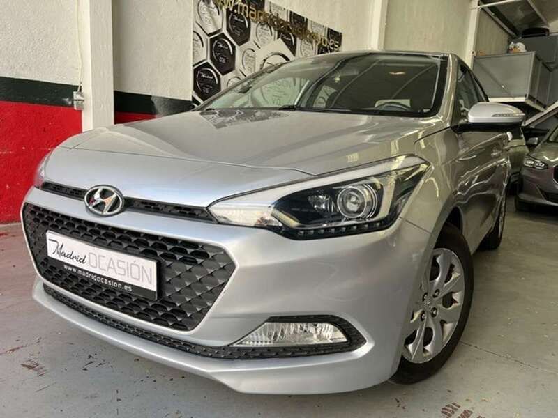 Gris Usado 2015 Hyundai i20 Utilitario | 8490 € (Precio justo) - Imagen 1/4