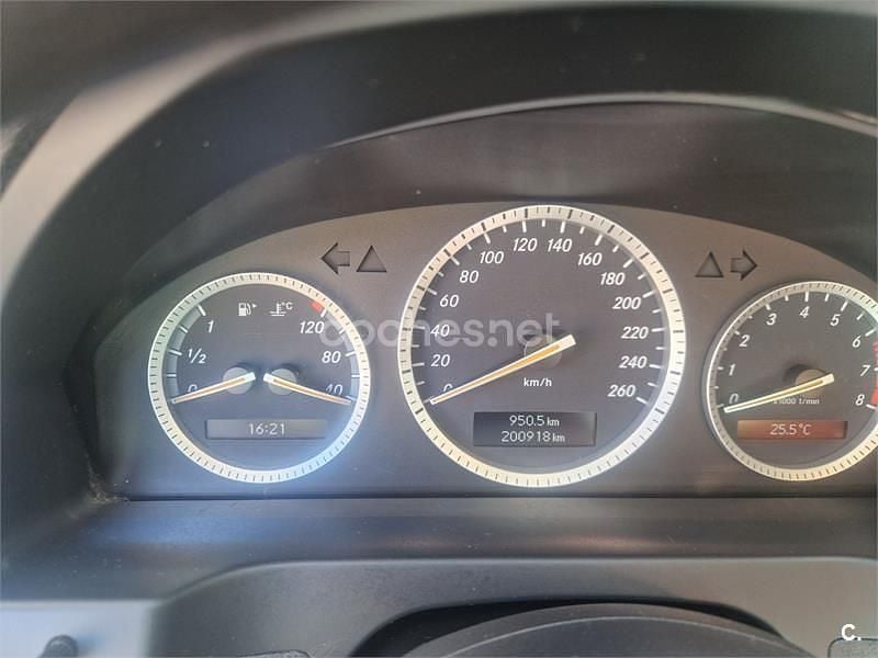Usado Mercedes C180 Classic 143 CV (105 kW) 2007 Beige Berlina