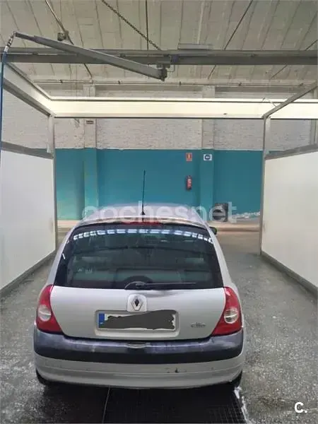 Usado Renault Clio II Authentique 60 CV (44 kW) 2003 Gris / plata Berlina