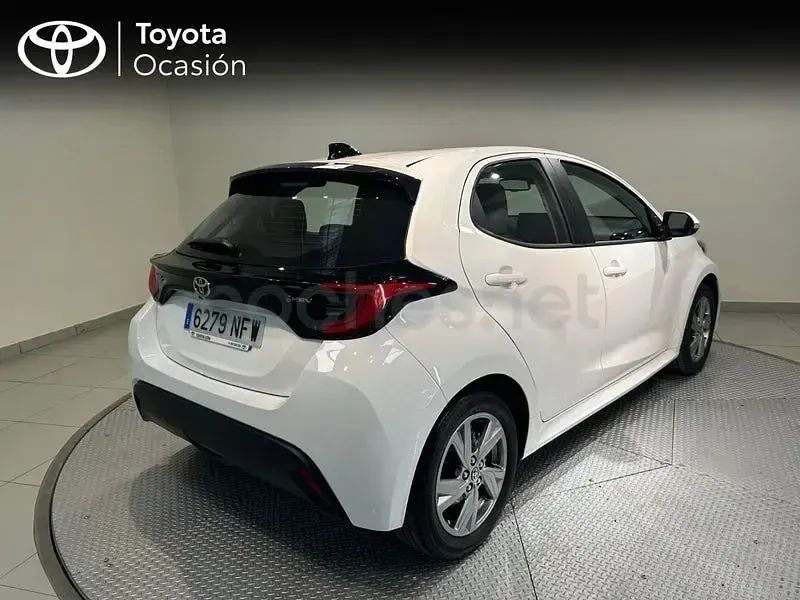 Usado Toyota Yaris Hybrid Active 116 CV (85 kW) 2025 Blanco Berlina