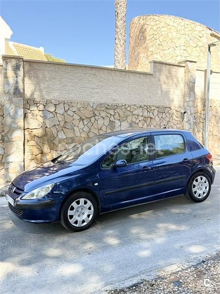 Usado Peugeot 307 110 CV (80 kW) 2004 Azul Berlina