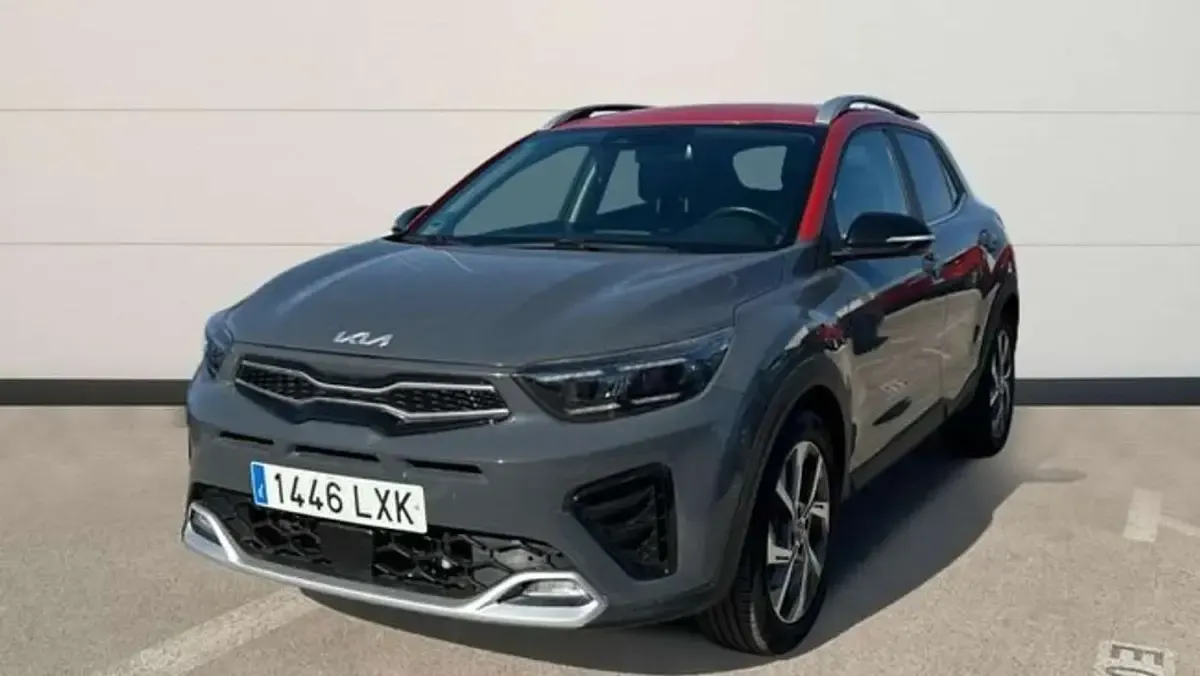 Usado Kia Stonic GT-Line 120 CV (88 kW) 2022 Gris SUV