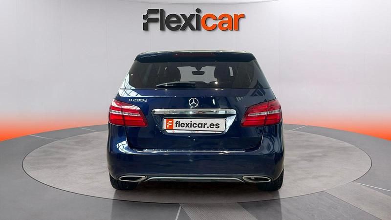 Usado Mercedes B200 136 CV (100 kW) 2016 Azul Monovolumen