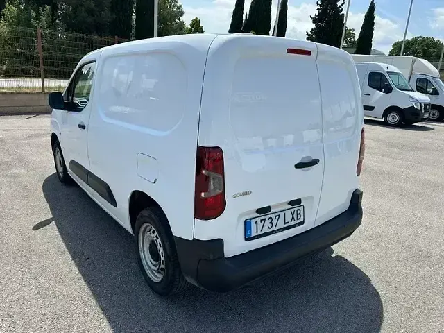 Usado Opel Combo 100 CV (73 kW) 2022 Blanco Monovolumen