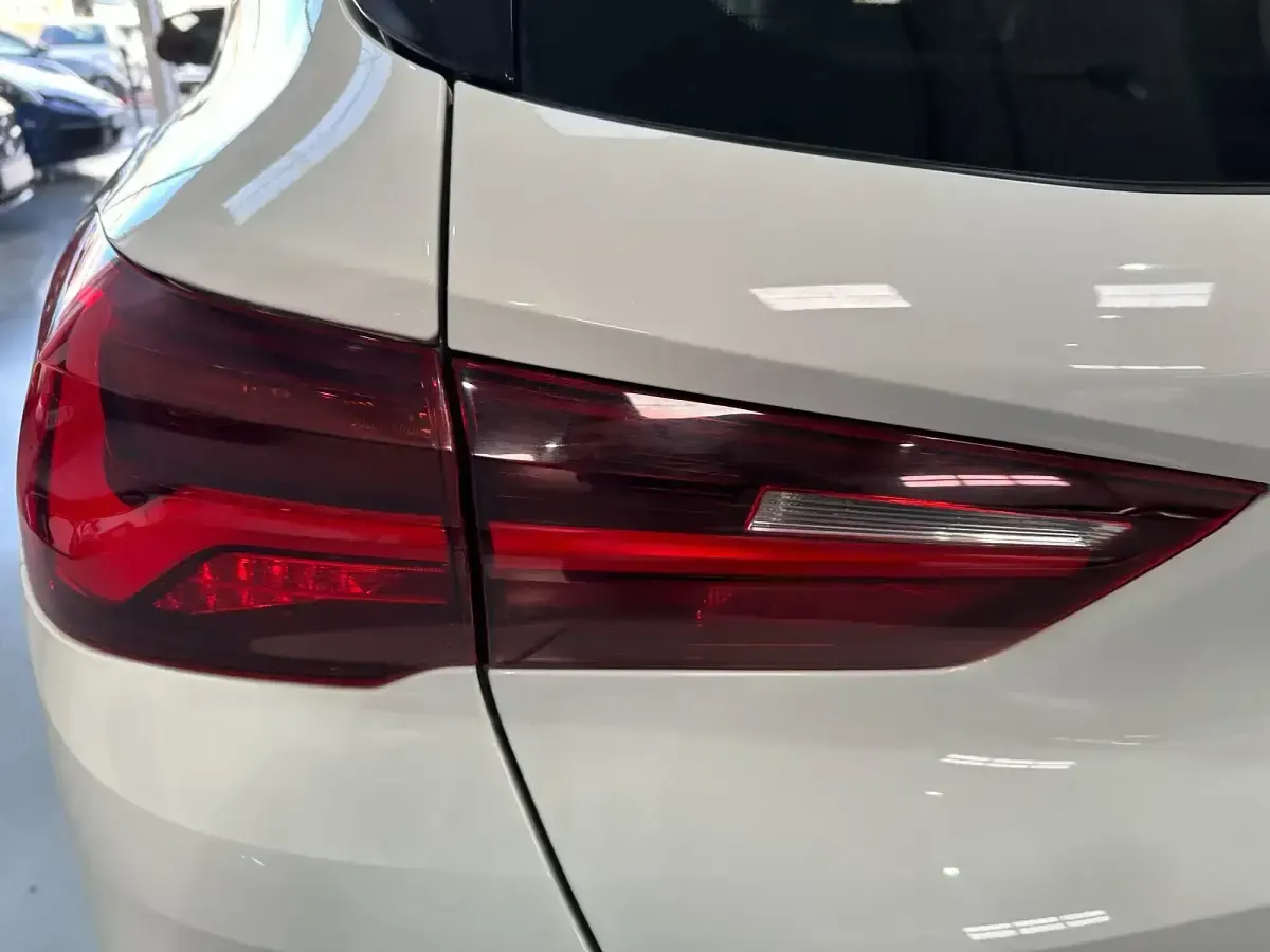 Usado BMW X2 Comfort Edition 306 CV (225 kW) 2022 Blanco SUV