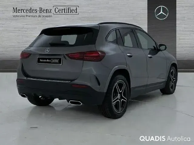 Usado Mercedes GLA200 163 CV (119 kW) 2024 Gris montaña SUV