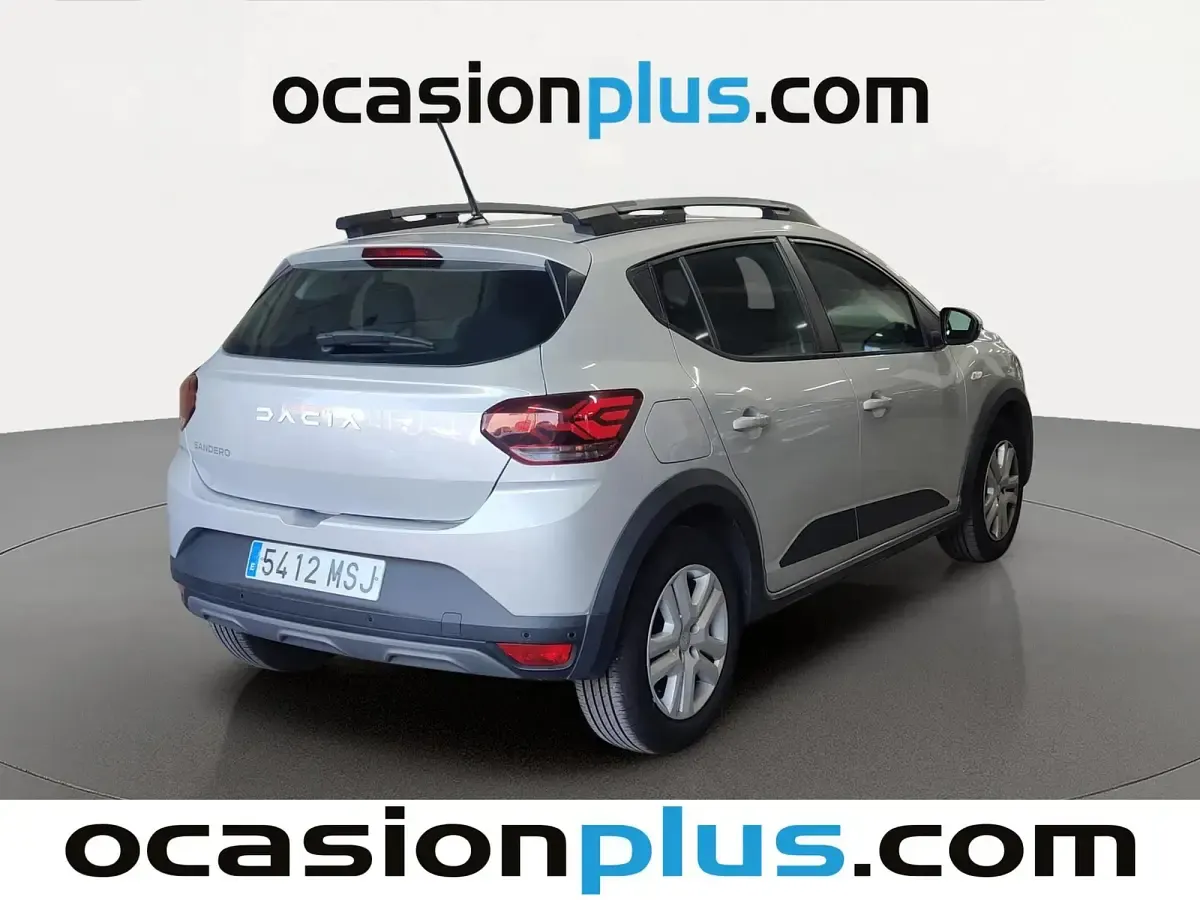 Usado Dacia Sandero Expression 91 CV (66 kW) 2024 Gris plata Utilitario