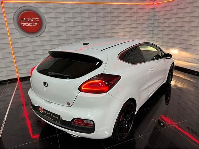 Używany Kia Ceed 130 KM (95 kW) 2016 Biały Hatchback