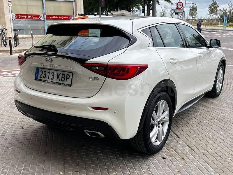 Usado Infiniti Q30 Sport Tech 109 CV (80 kW) 2017 Blanco Berlina