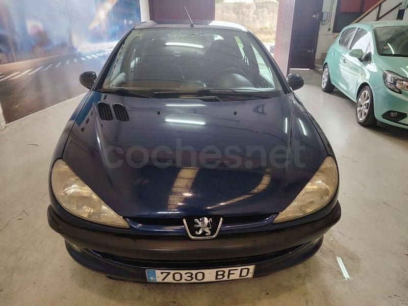 Usado Peugeot 206 70 CV (51 kW) 2001 Azul Berlina
