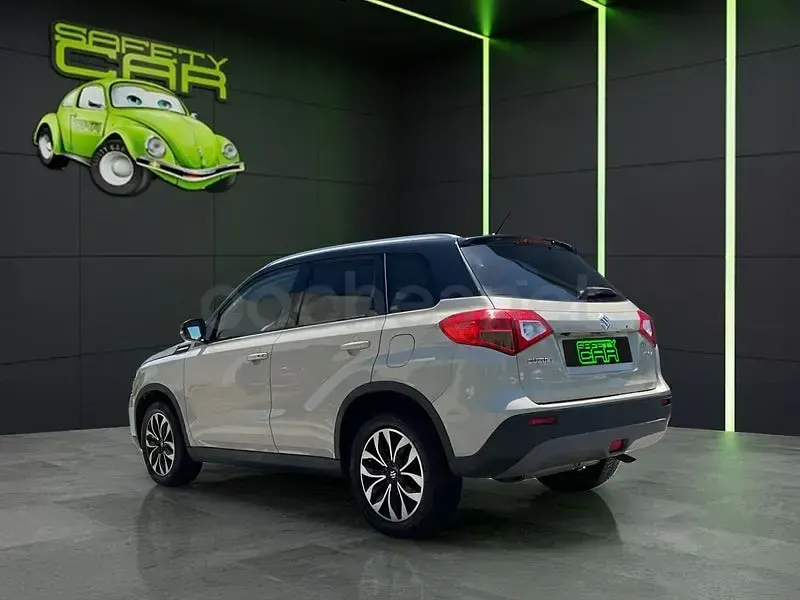 Usado Suzuki Vitara GLX 120 CV (88 kW) 2015 Blanco SUV