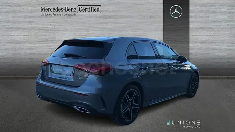 Usado Mercedes A180 116 CV (85 kW) 2025 Gris / plata Berlina