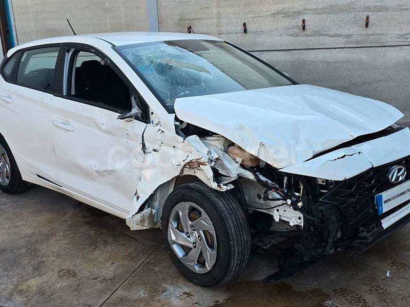 Usado Hyundai i20 100 CV (73 kW) 2021 Blanco Berlina