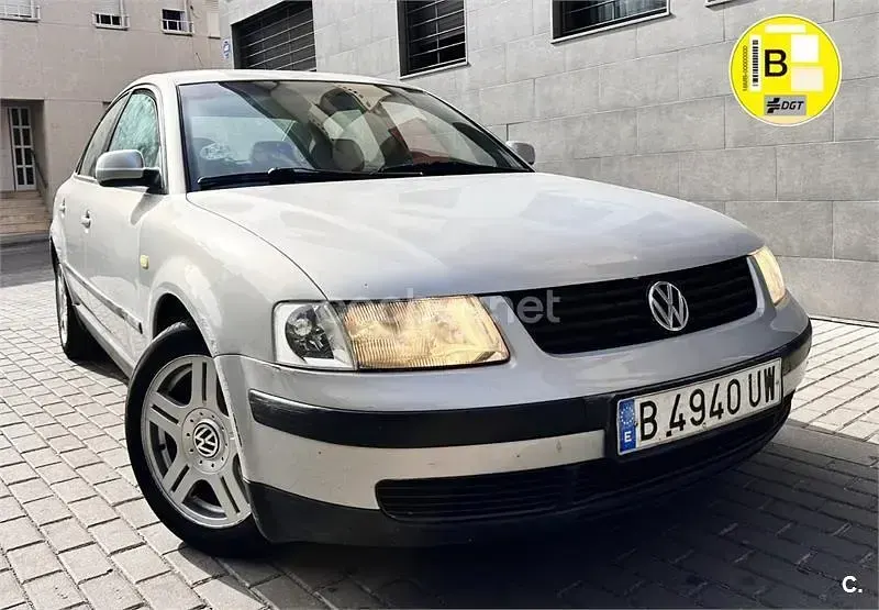 Usado VW Passat Highline 150 CV (110 kW) 2001 Gris / plata Berlina