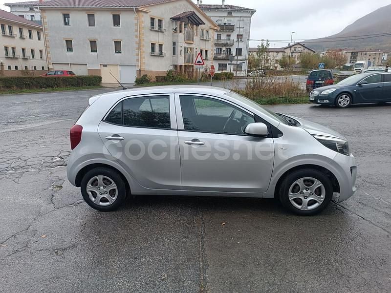 Usado Kia Picanto 67 CV (49 kW) 2018 Gris / plata Utilitario