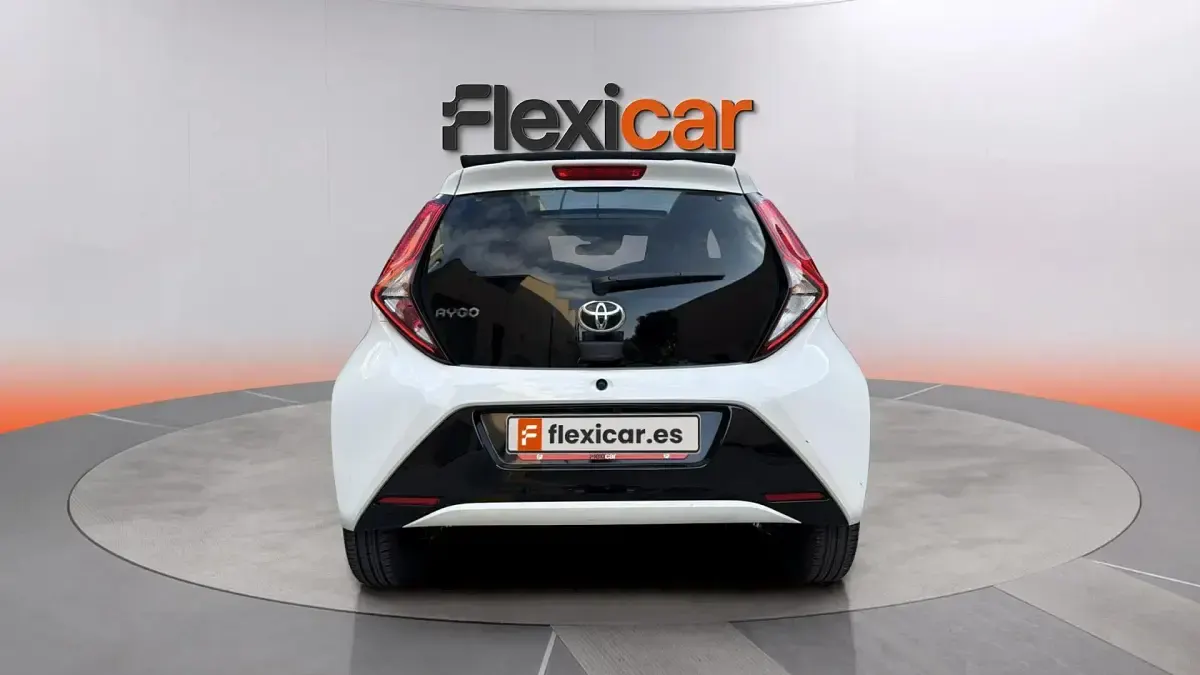 Usado Toyota Aygo X-clusiv 72 CV (52 kW) 2019 Blanco Utilitario