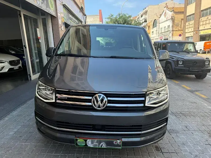 Usado VW Multivan Highline 204 CV (150 kW) 2017 Gris / plata Monovolumen