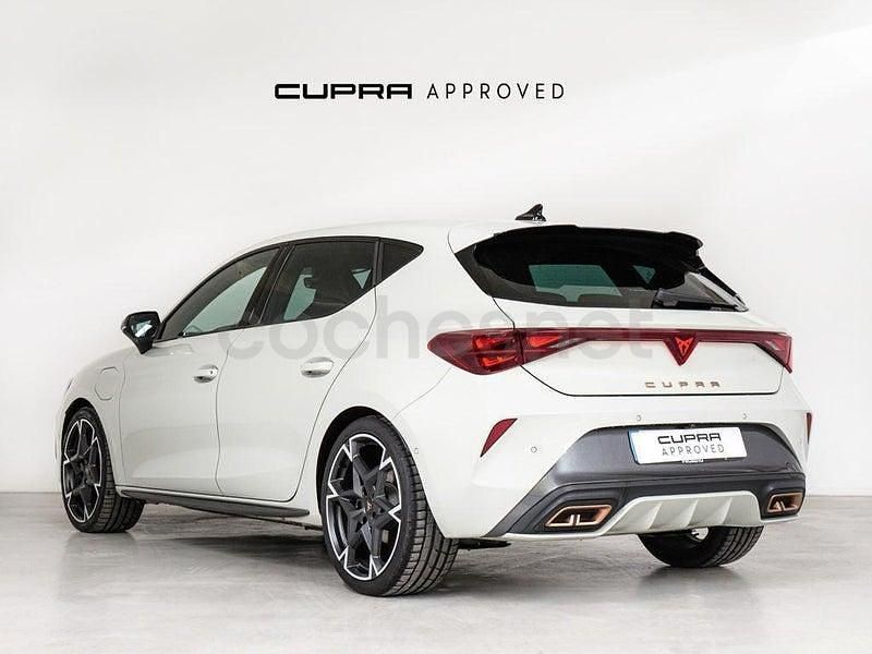 Usado Cupra Leon 204 CV (150 kW) 2024 Gris / plata Berlina