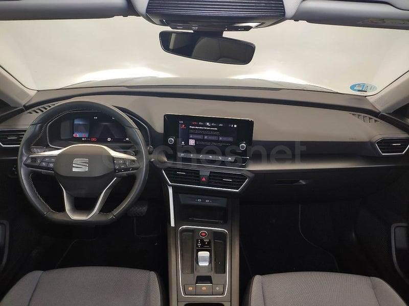 Usado Seat Leon Style 110 CV (80 kW) 2024 Gris / plata Berlina