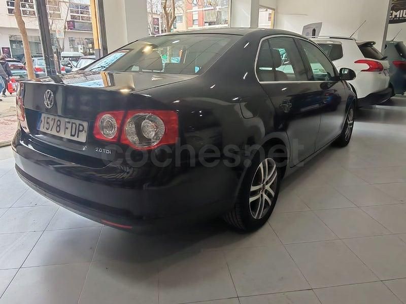 Usado VW Jetta Advance 140 CV (102 kW) 2006 Negro Berlina