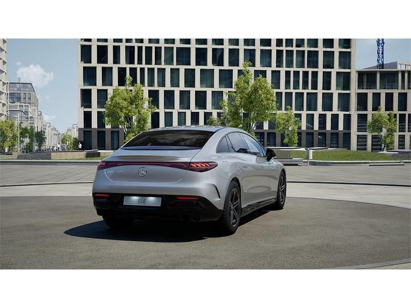 Nuevo Mercedes EQE350 AMG 235 kW (320 CV) 2025 Plata hightech Berlina