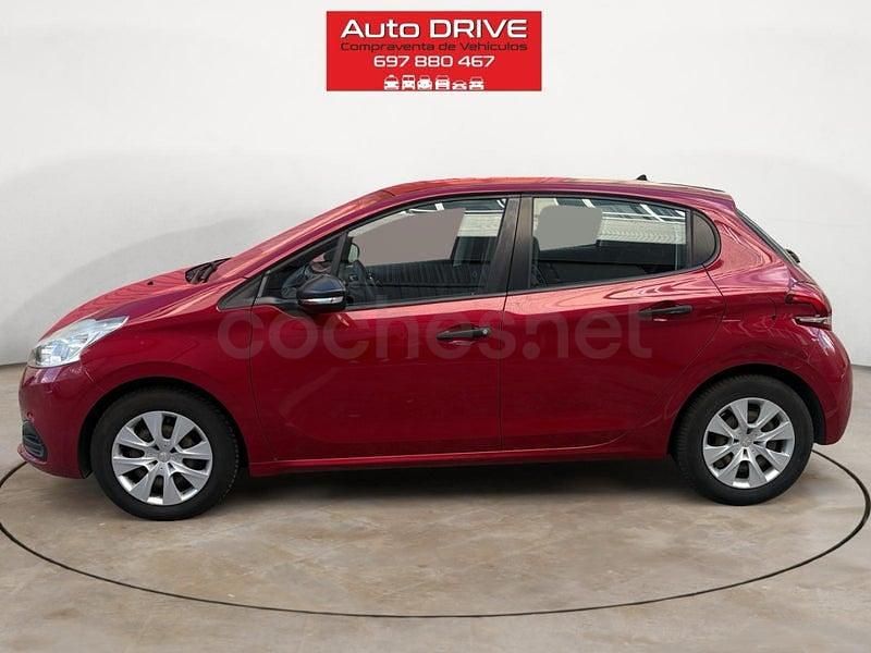 Usado Peugeot 208 Access 68 CV (50 kW) 2016 Granate Utilitario