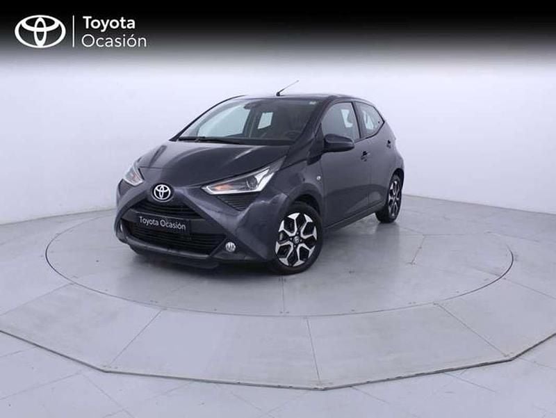 Gris Usado 2021 Toyota Aygo X-play Utilitario | 11.350 € (Buen precio) - Imagen 1/3