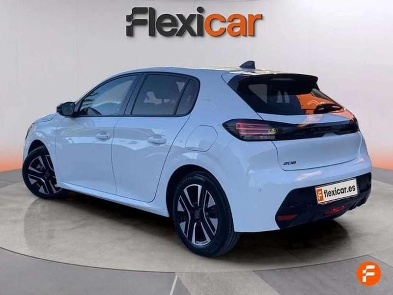 Usado Peugeot 208 Allure 102 CV (75 kW) 2024 Blanco Utilitario