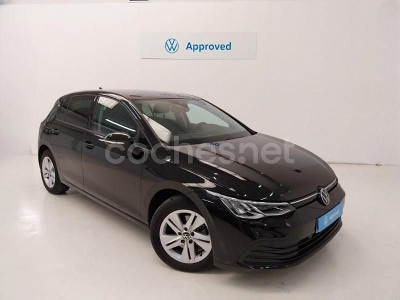 Negro Usado 2024 VW Golf Life Berlina | 27.090 € (Un poco caro) - Imagen 1/4