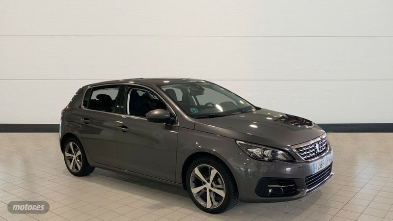 Usado Peugeot 308 Allure 131 CV (96 kW) 2018 Gris Berlina
