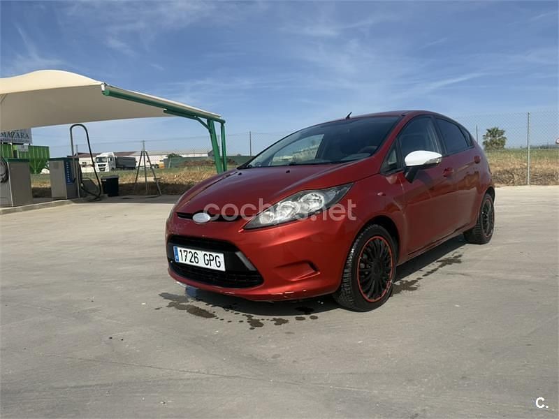 Usado Ford Fiesta Trend 68 CV (50 kW) 2009 Rojo Utilitario